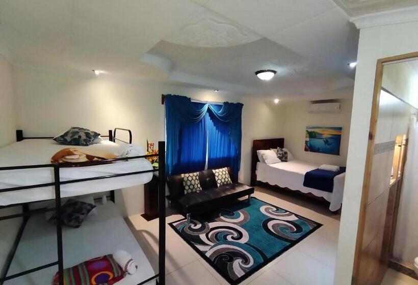 غرفة قياسية رباعية, Hospedaje La Galerie