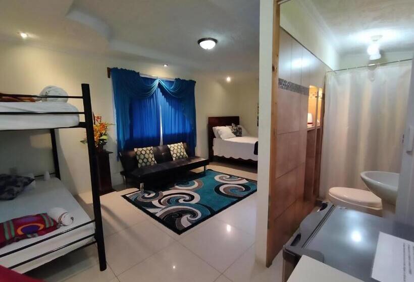 غرفة قياسية رباعية, Hospedaje La Galerie