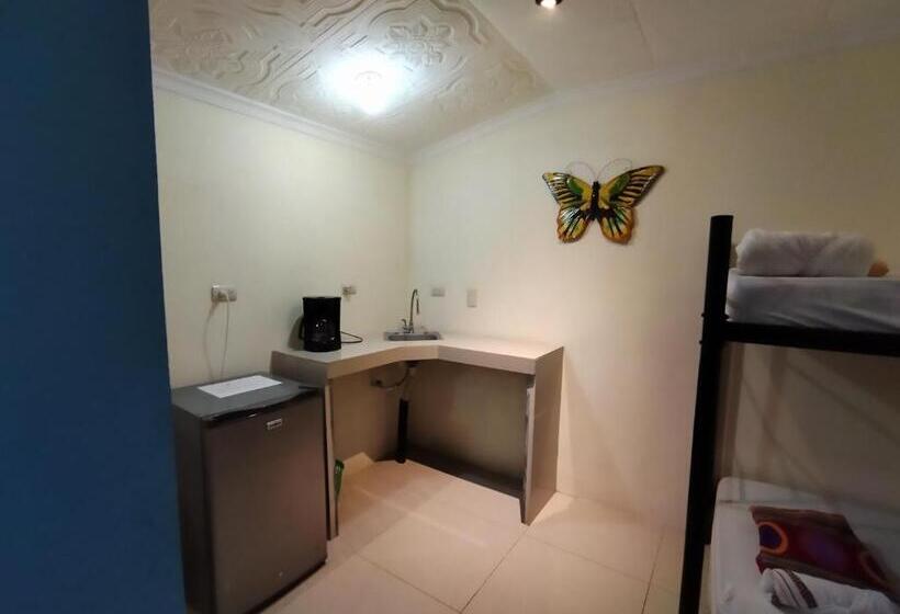 غرفة قياسية رباعية, Hospedaje La Galerie