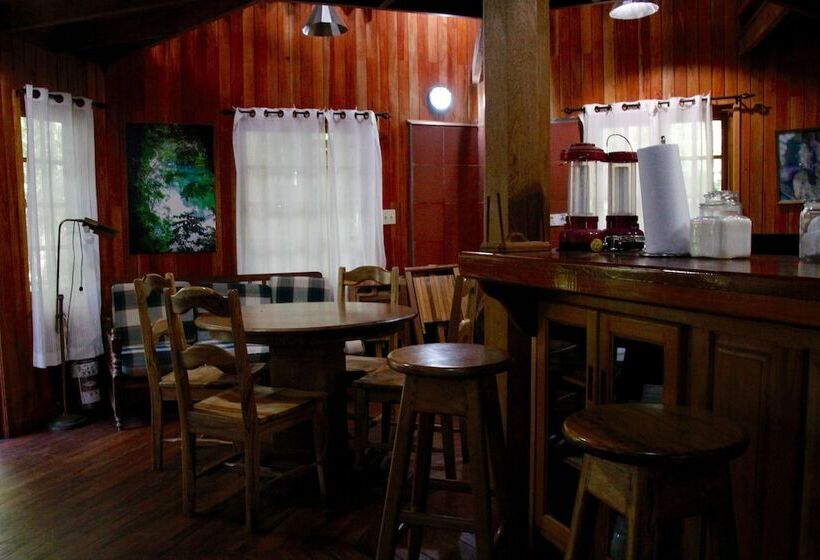 小室, Los Quetzales Ecolodge & Spa