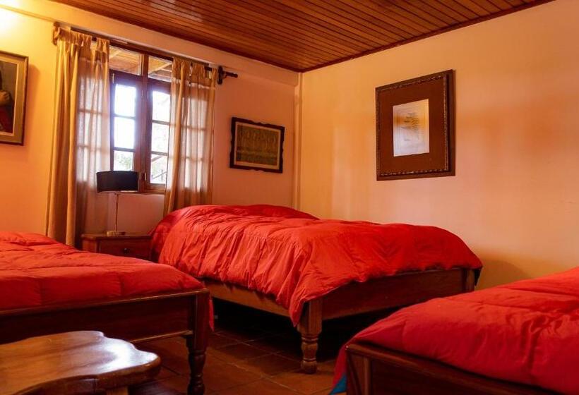 חדר לארבעה סטנדרטי עם נוף לגינה, Los Quetzales Ecolodge & Spa