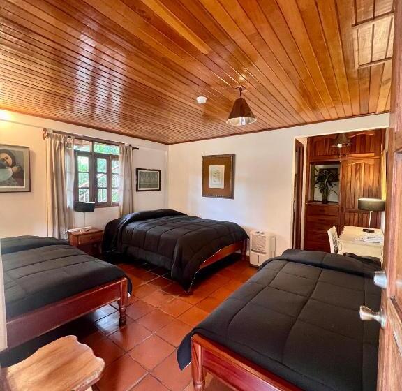 Четырехместный Номер Стандарт Вид на Сад, Los Quetzales Ecolodge & Spa