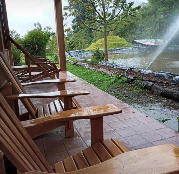 Люкс Вид на Реку, Los Quetzales Ecolodge & Spa