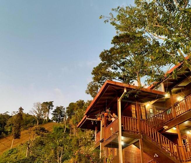 Люкс Deluxe Кровать Кинг, Los Quetzales Ecolodge & Spa