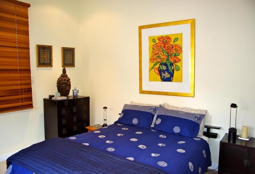 1间卧室的房子, At Eleven