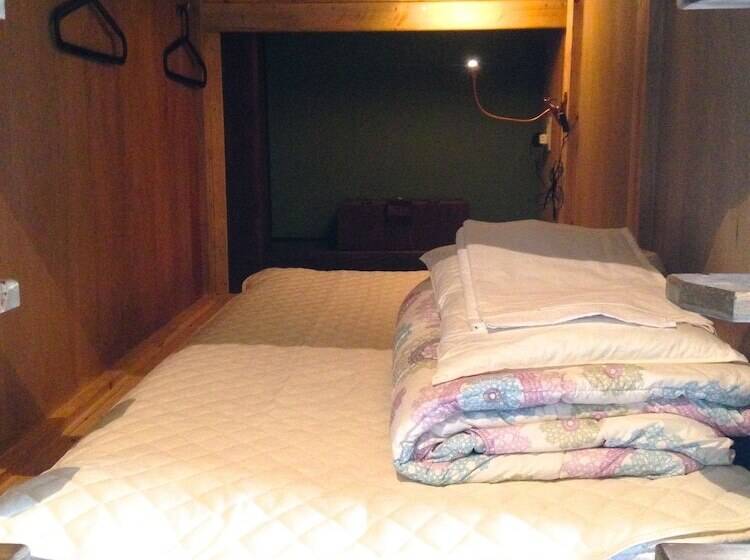 ルームシェアのワンベッド, Hostel Nakamura Kobe