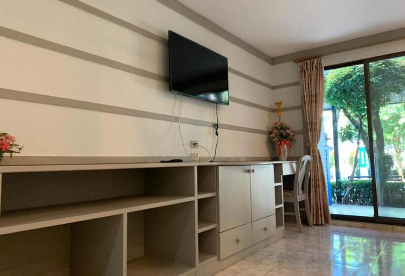 اتاق استاندارد با چشم‌انداز استخر, Blue Garden Resort Pattaya