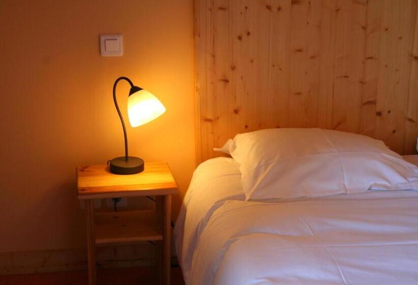 חדר סטנדרט לשלושה, Hôtel Valery