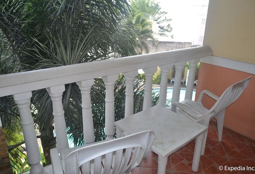 غرفة قياسية مطلّة علي حمام السباحة, Pacific Breeze Hotel And Resort