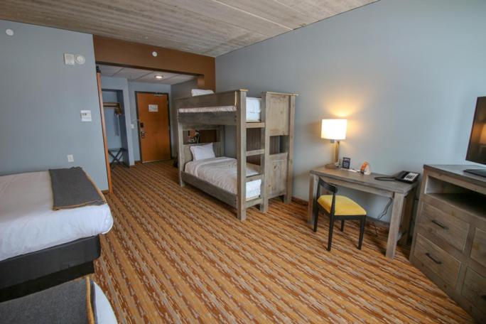 带大床的套房, Pier B Resort