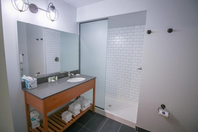 带大床的套房, Pier B Resort