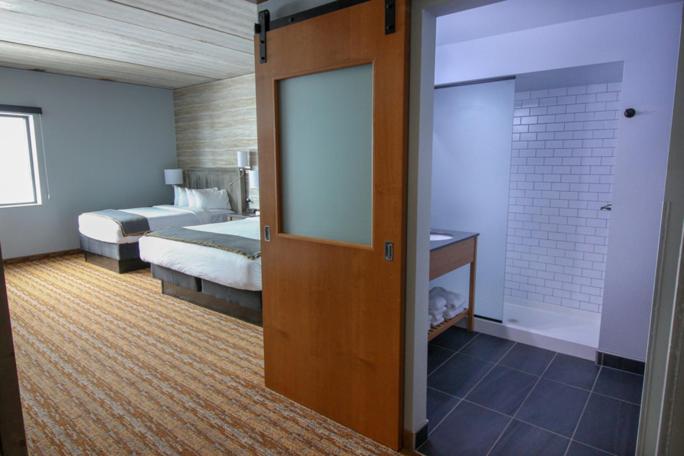 带大床的套房, Pier B Resort