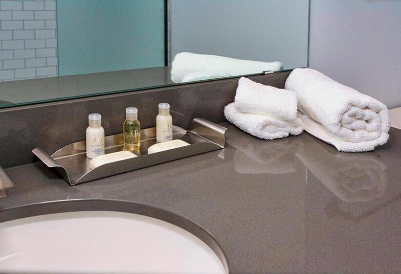 带大床的套房, Pier B Resort