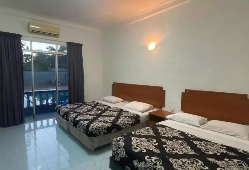 プールビュースタンダードルーム, Suria Beach Resort