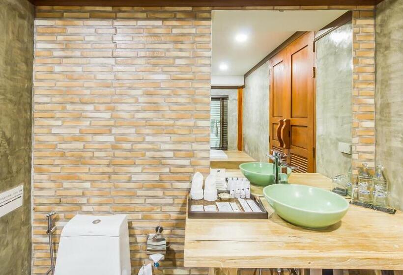 Номер Deluxe, The Chaya Resort And Spa
