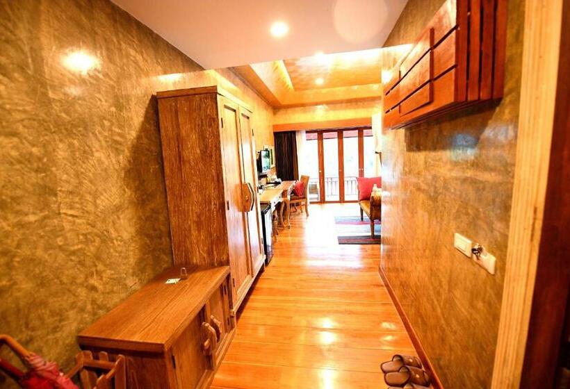 Номер Executive Вид на Бассейн, The Chaya Resort And Spa
