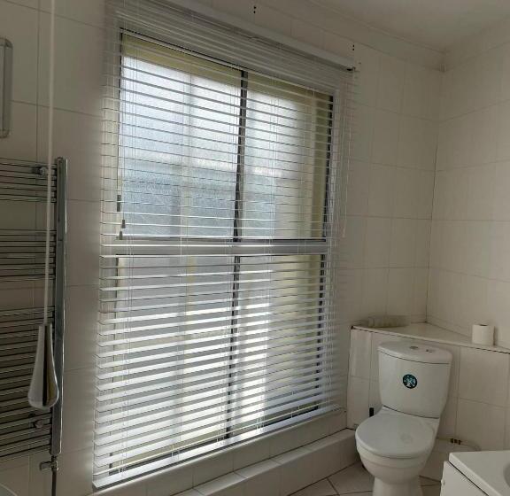 ファミリールーム, The White Hart