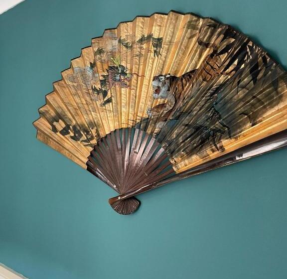 ファミリールーム, The White Hart