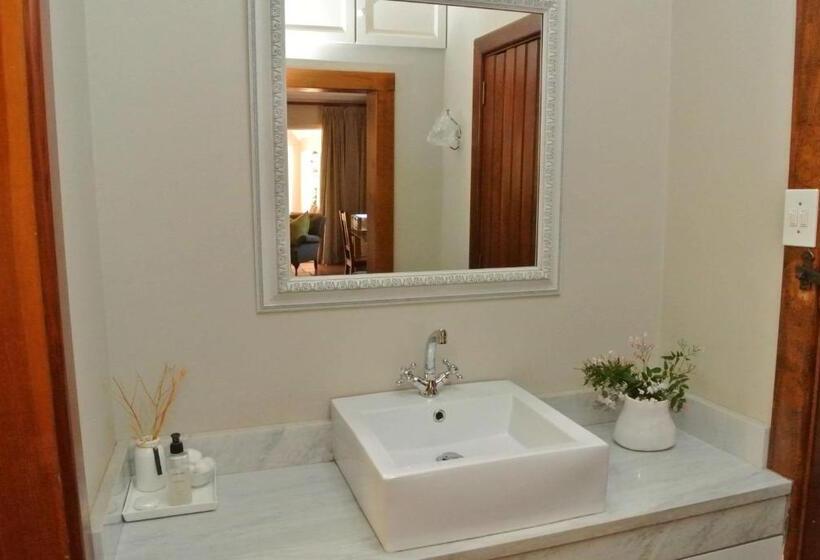 חדר משפחתי נוף לבריכה, Brooklyn Manor