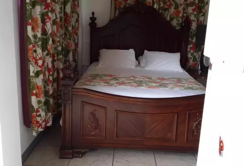 اتاق استاندارد, Top Ranking Hill View Guesthouse