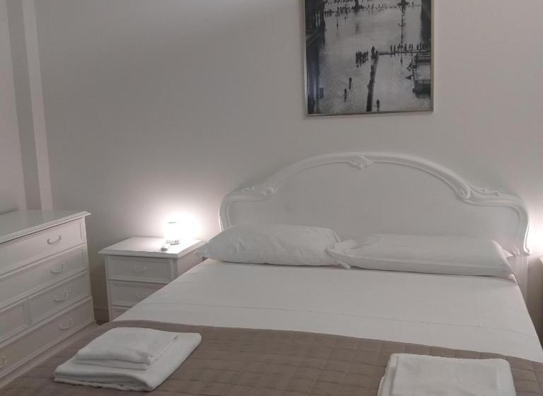 اتاق استاندارد با سرویس بهداشتی مشترک, Locazione Turistica Gioia