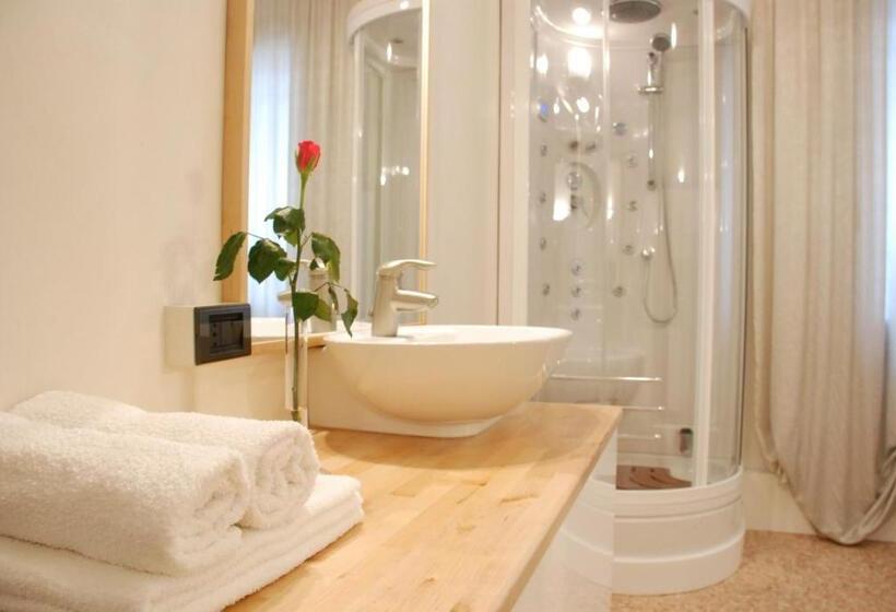 Standard room with outdoor bath, Locazione Turistica Gioia