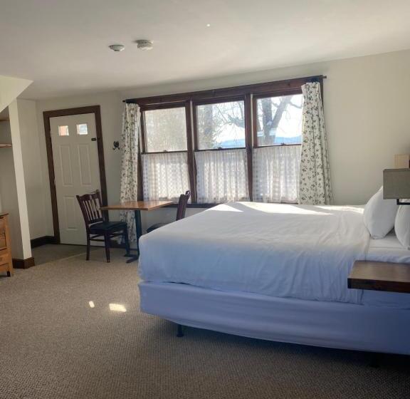 غرفة ديلوكس سرير كينج, The Wildflower Inn