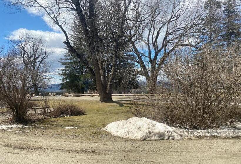 جناح غرفتين نوم, The Wildflower Inn