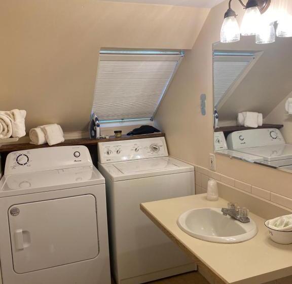 جناح عائلي, The Wildflower Inn