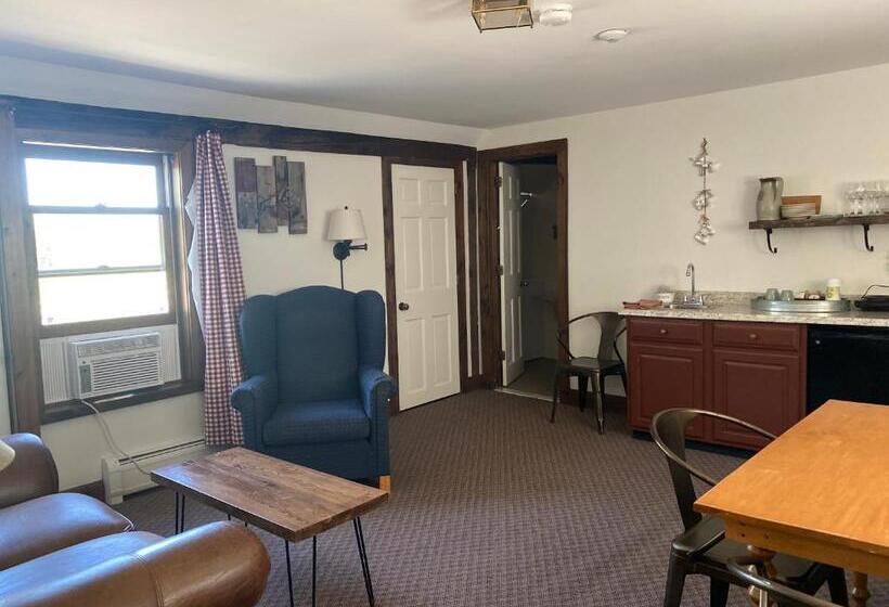 جناح عائلي, The Wildflower Inn