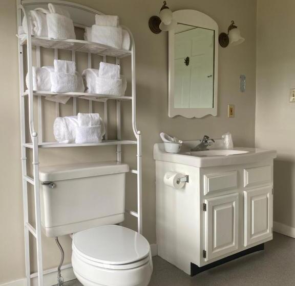 جناح عائلي, The Wildflower Inn