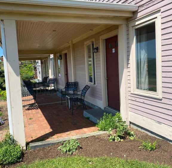 غرفة ديلوكس رباعية, The Wildflower Inn