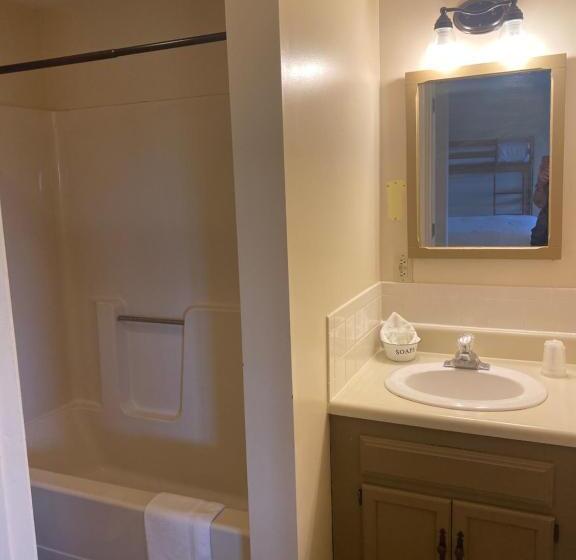 غرفة ديلوكس رباعية, The Wildflower Inn