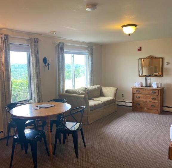 غرفة ديلوكس رباعية, The Wildflower Inn