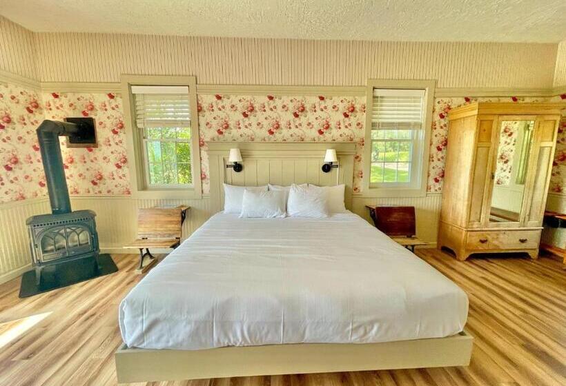 غرفة قياسية سرير كينج, The Wildflower Inn