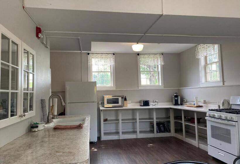 جناح 3 غرف نوم, The Wildflower Inn