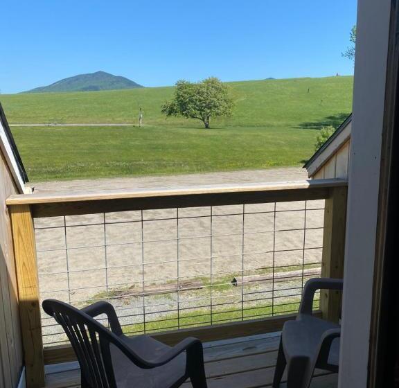 غرفة ديلوكس مزودة بشرفة, The Wildflower Inn