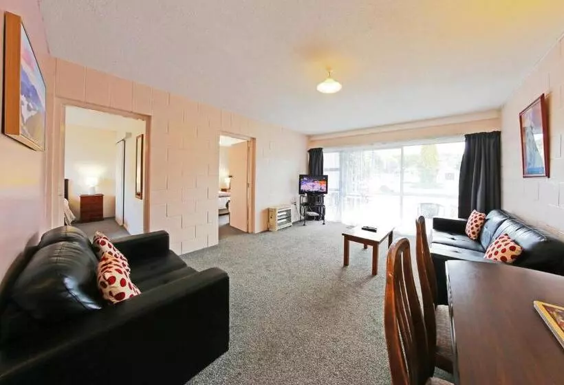 ２ベッドルームアパートメント, 289 Midway Motel