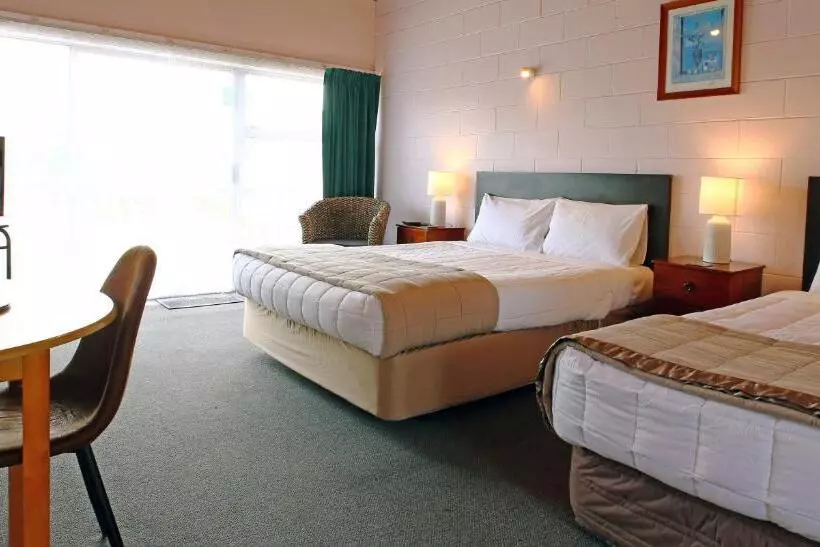 スタンダードスタジオ, 289 Midway Motel