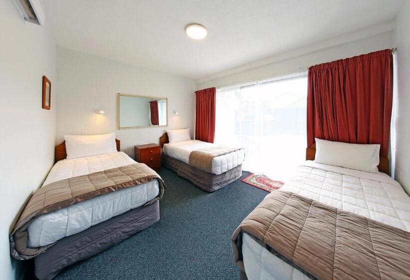 דירת חדר, 289 Midway Motel