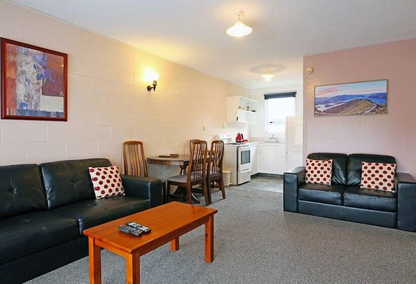 דירת שני חדרים, 289 Midway Motel