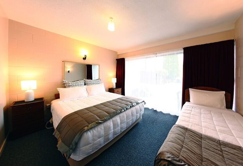 דירת שני חדרים, 289 Midway Motel