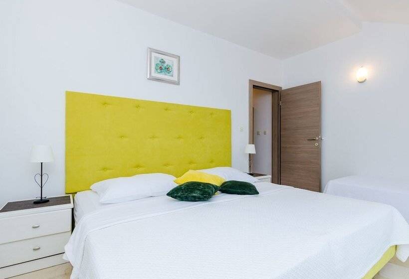 Apartamento 1 Quarto Vista Mar com Sacada, Apartments Sandito