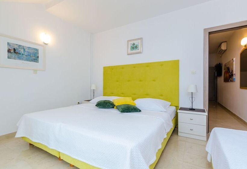 דירת חדר עם נוף לים ומרפסת, Apartments Sandito