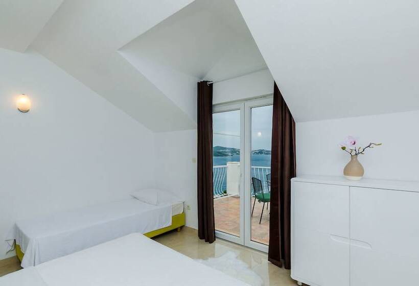 דירת חדר עם נוף לים ומרפסת, Apartments Sandito