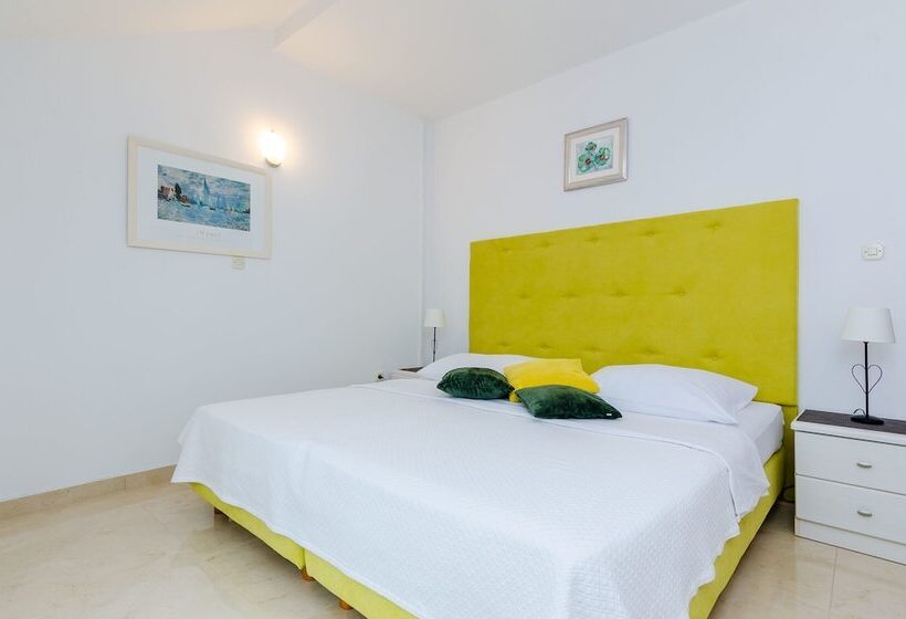 Apartamento 1 Quarto Vista Mar com Sacada, Apartments Sandito