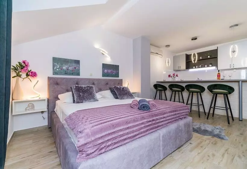 استودیو استاندارد با چشم‌انداز دریا و بالکن, Apartments Sandito