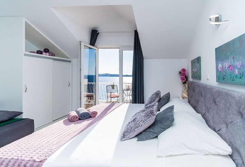 סטודיו סטנדרטי עם נוף לים ומרפסת, Apartments Sandito