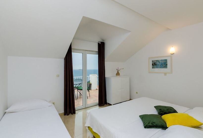 דירת חדר עם נוף לים ומרפסת, Apartments Sandito