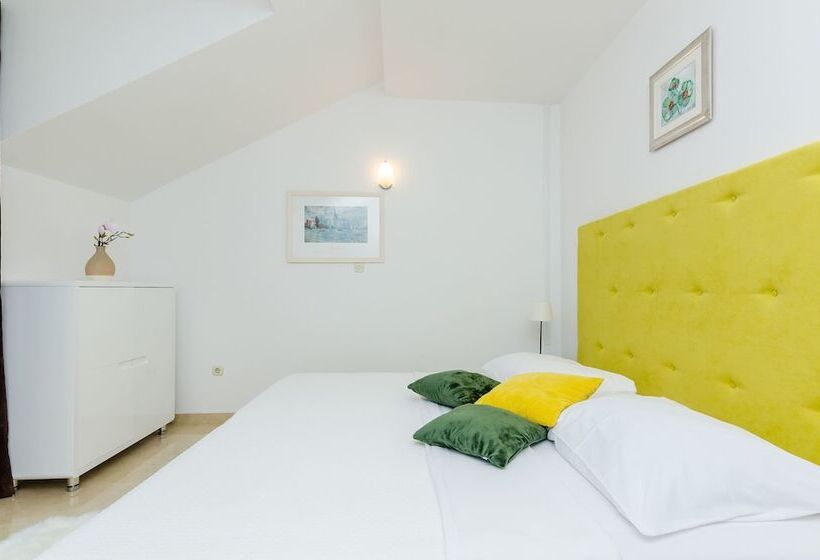 Apartamento 1 Quarto Vista Mar com Sacada, Apartments Sandito